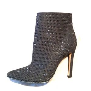 Heels studded boots black